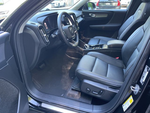 2026 Volvo XC40 Plus - Photo 10