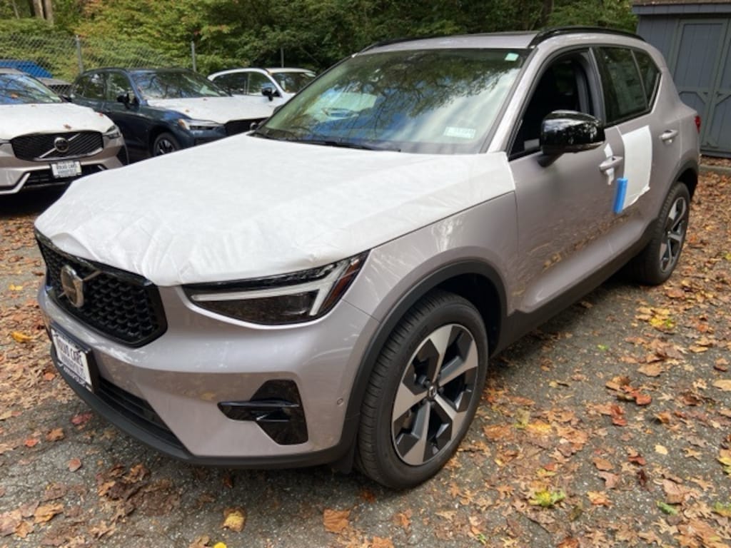 New 2026 Volvo XC40 B5 Plus SUV