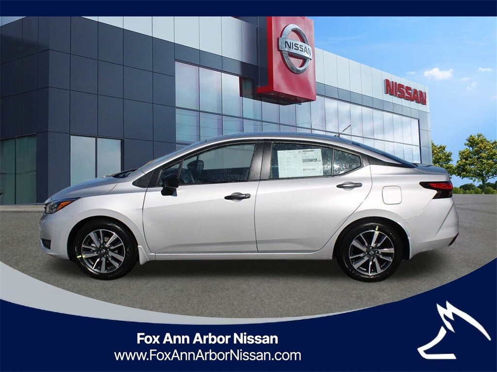 2025 Nissan Versa 1.6 S photo 2