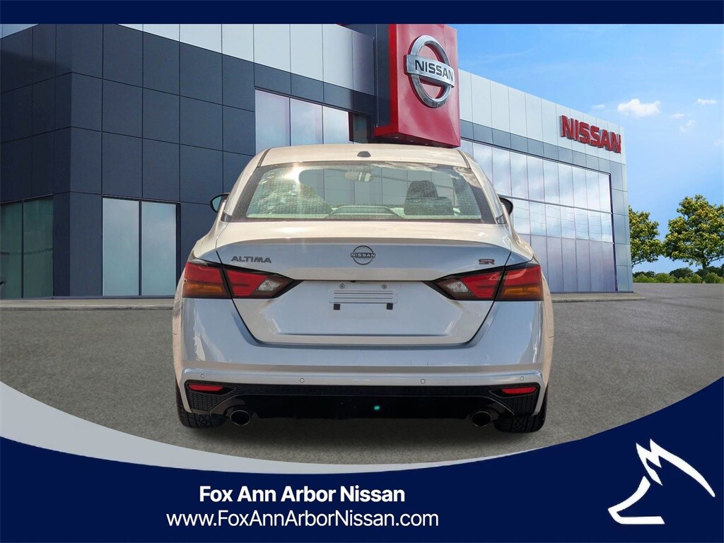 2023 Nissan Altima 2.5 SR photo 4