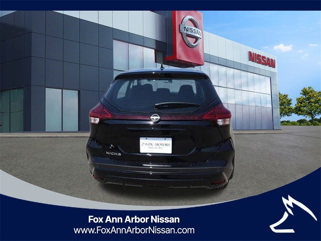 2024 Nissan Kicks S photo 4