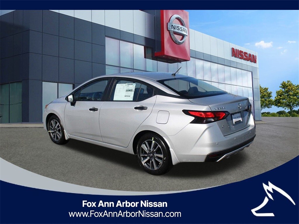2025 Nissan Versa 1.6 S photo 3