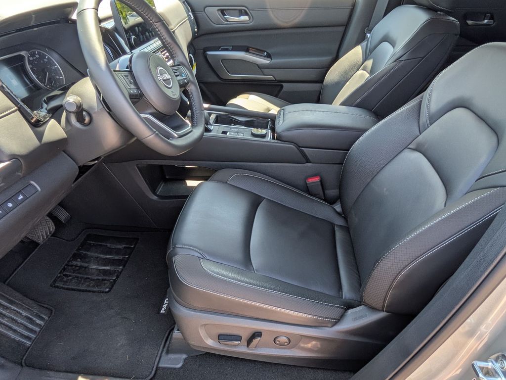 2025 Nissan Pathfinder SL - Photo 12
