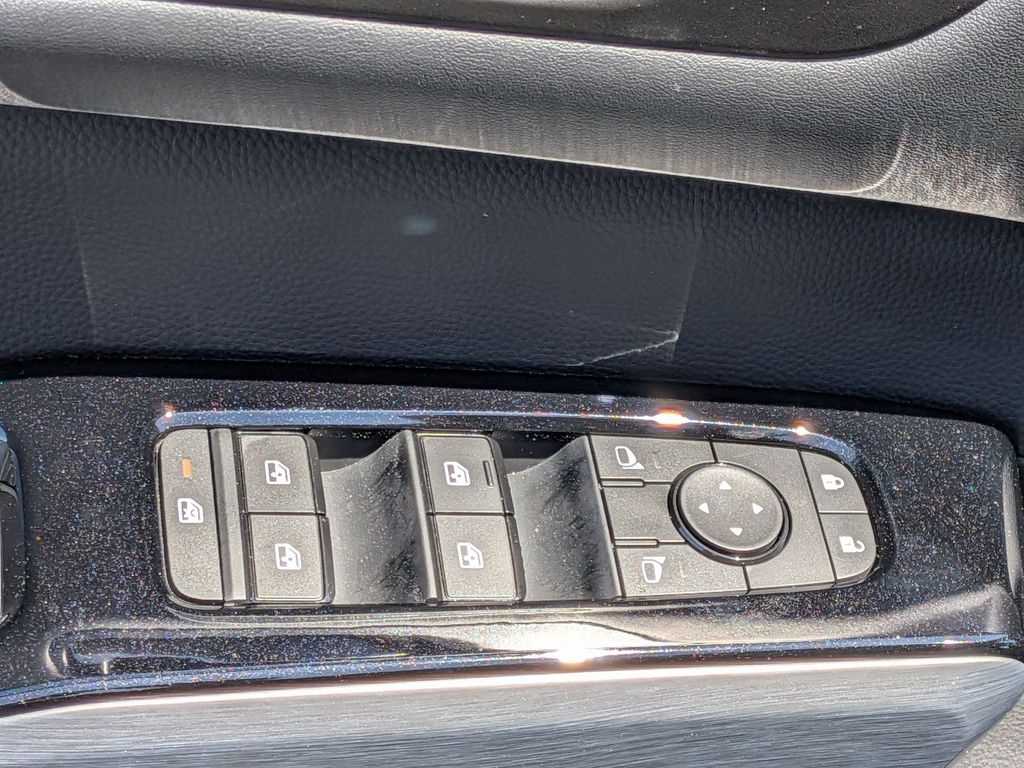 2025 Nissan Pathfinder SL - Photo 14