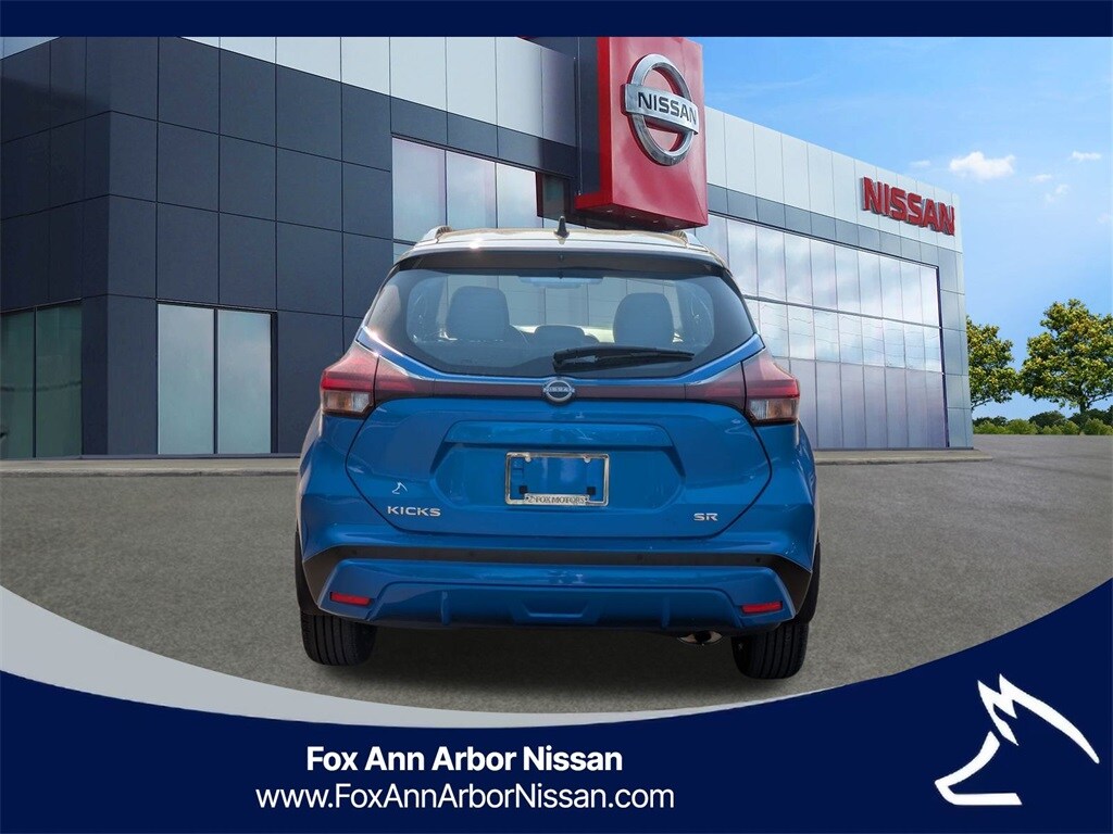 2023 Nissan Kicks SR photo 4