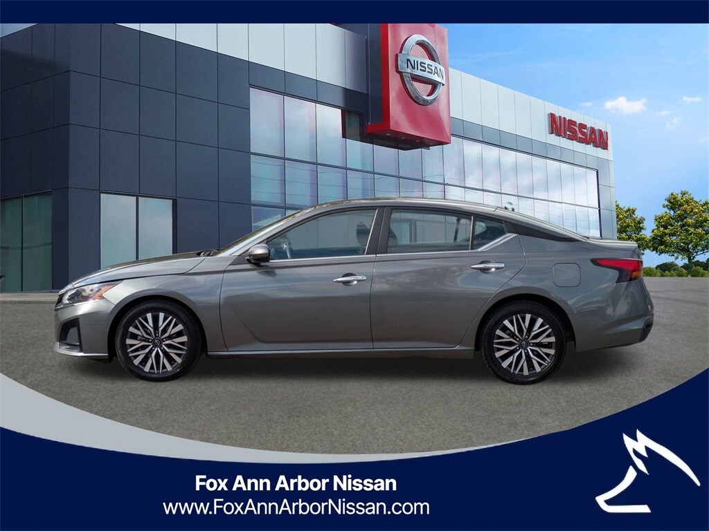 2023 Nissan Altima 2.5 SV photo 2
