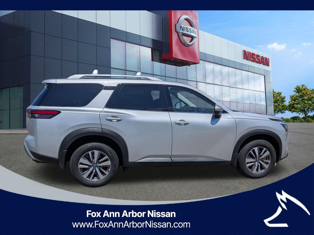 2025 Nissan Pathfinder SL - Photo 6