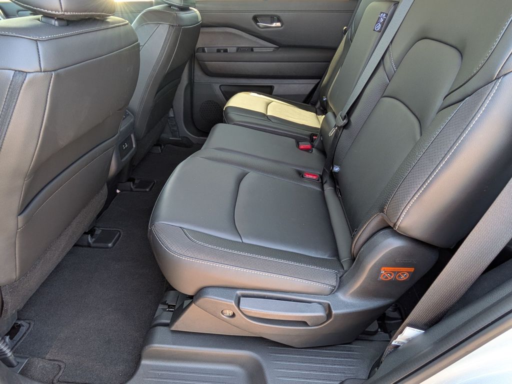 2025 Nissan Pathfinder SL - Photo 27