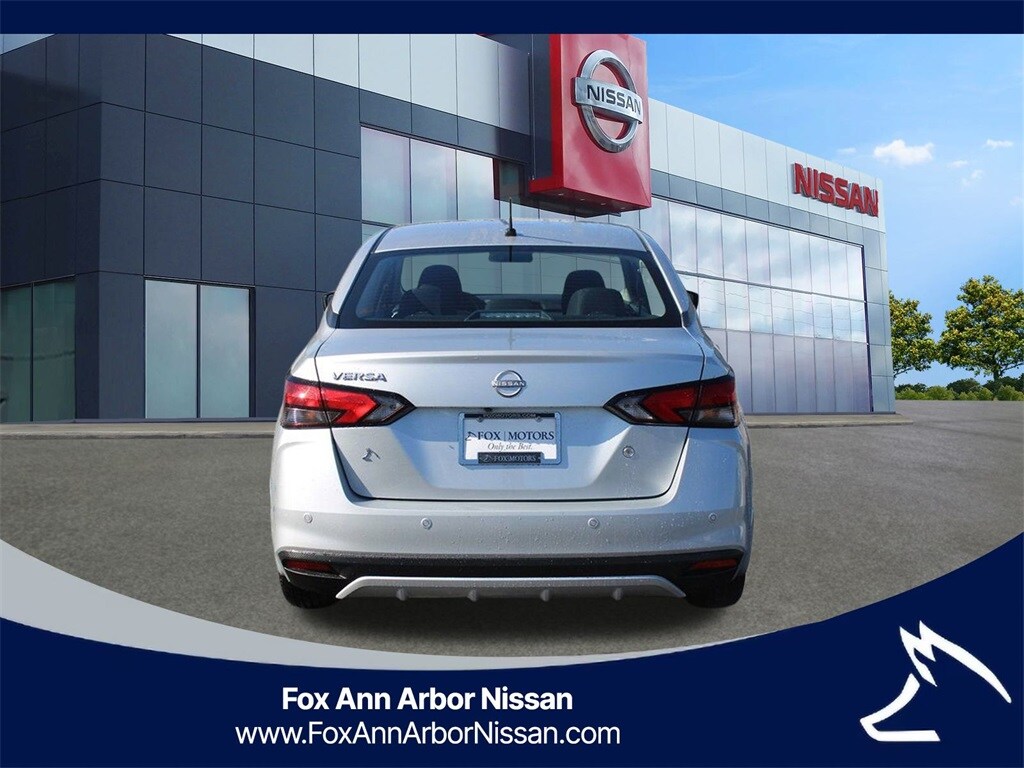 2025 Nissan Versa 1.6 S photo 4