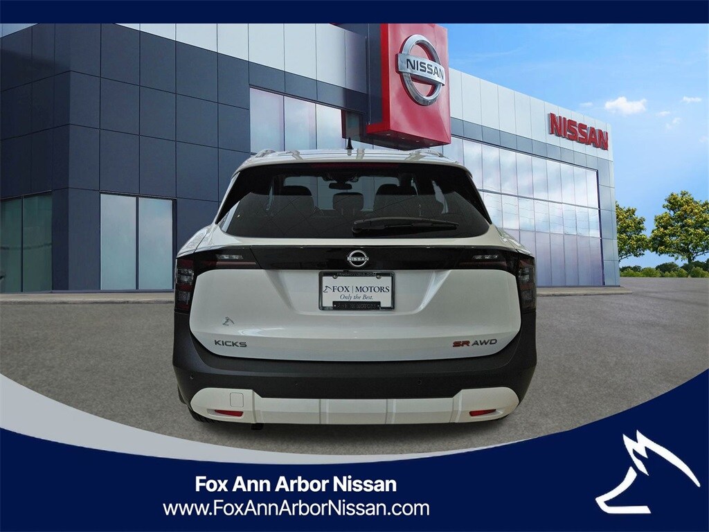 New 2026 Nissan Kicks SR SUV