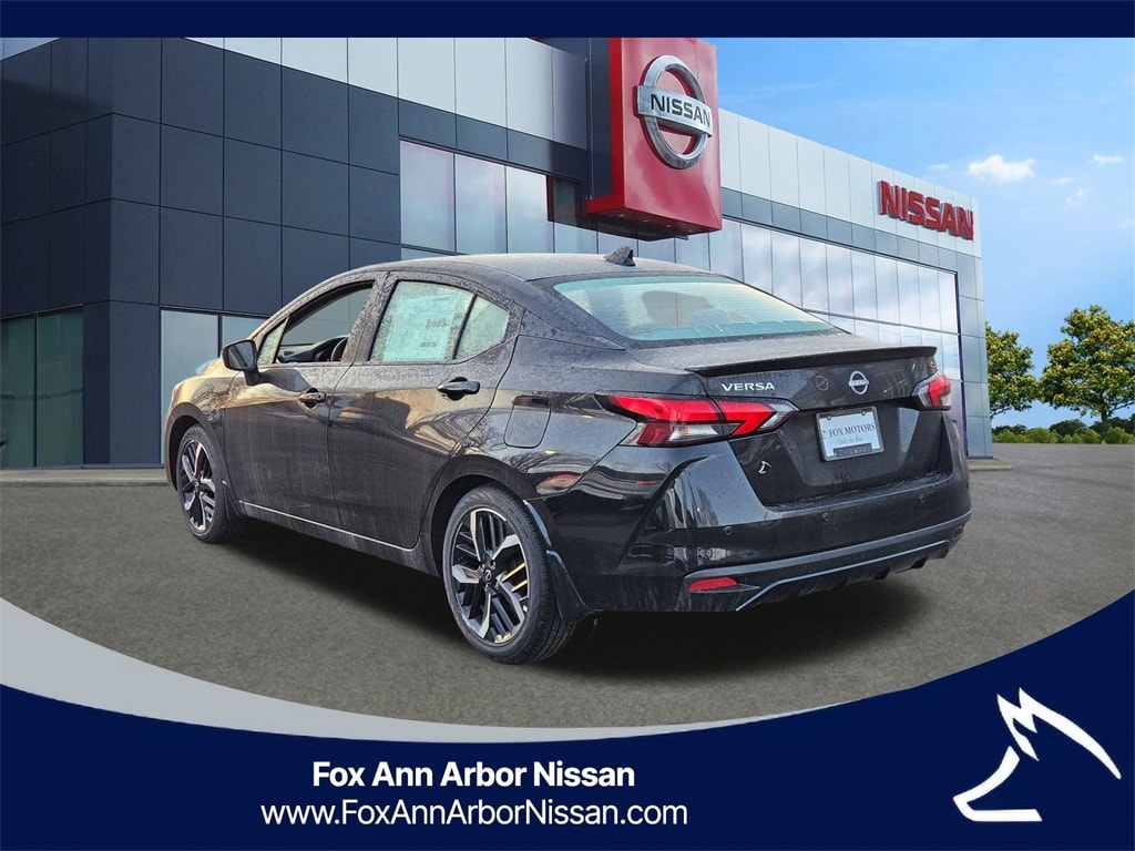 New 2025 Nissan Versa 1.6 SR Sedan