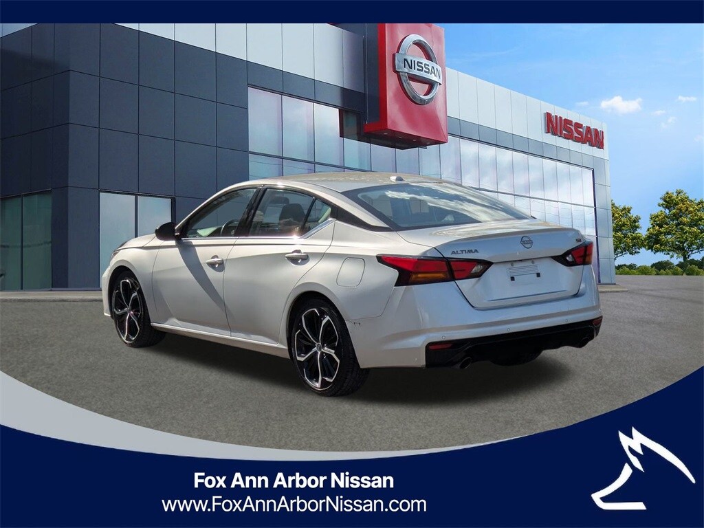 2023 Nissan Altima 2.5 SR photo 3