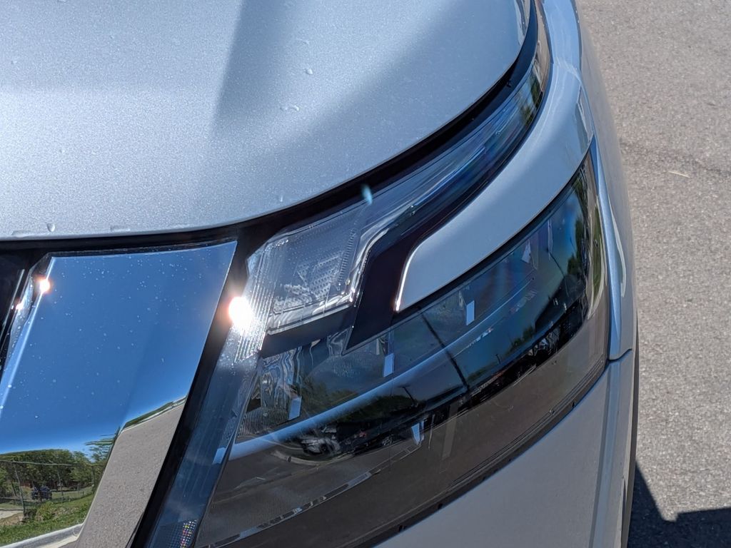 2025 Nissan Pathfinder SL - Photo 9