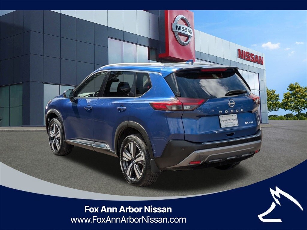 2023 Nissan Rogue SL photo 2