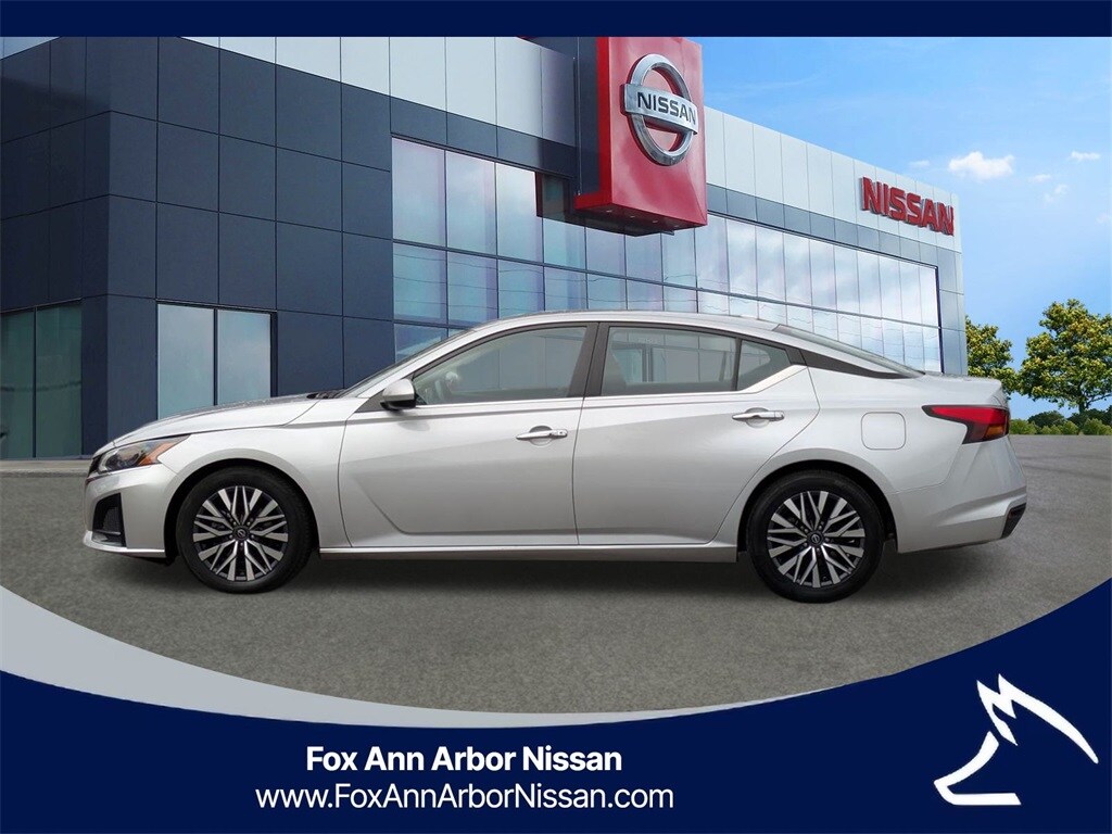 2023 Nissan Altima 2.5 SV photo 2