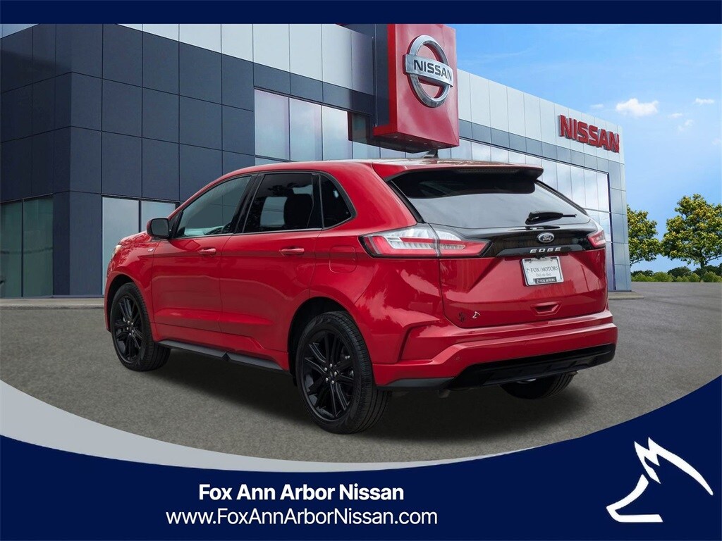 2023 Ford Edge ST photo 2