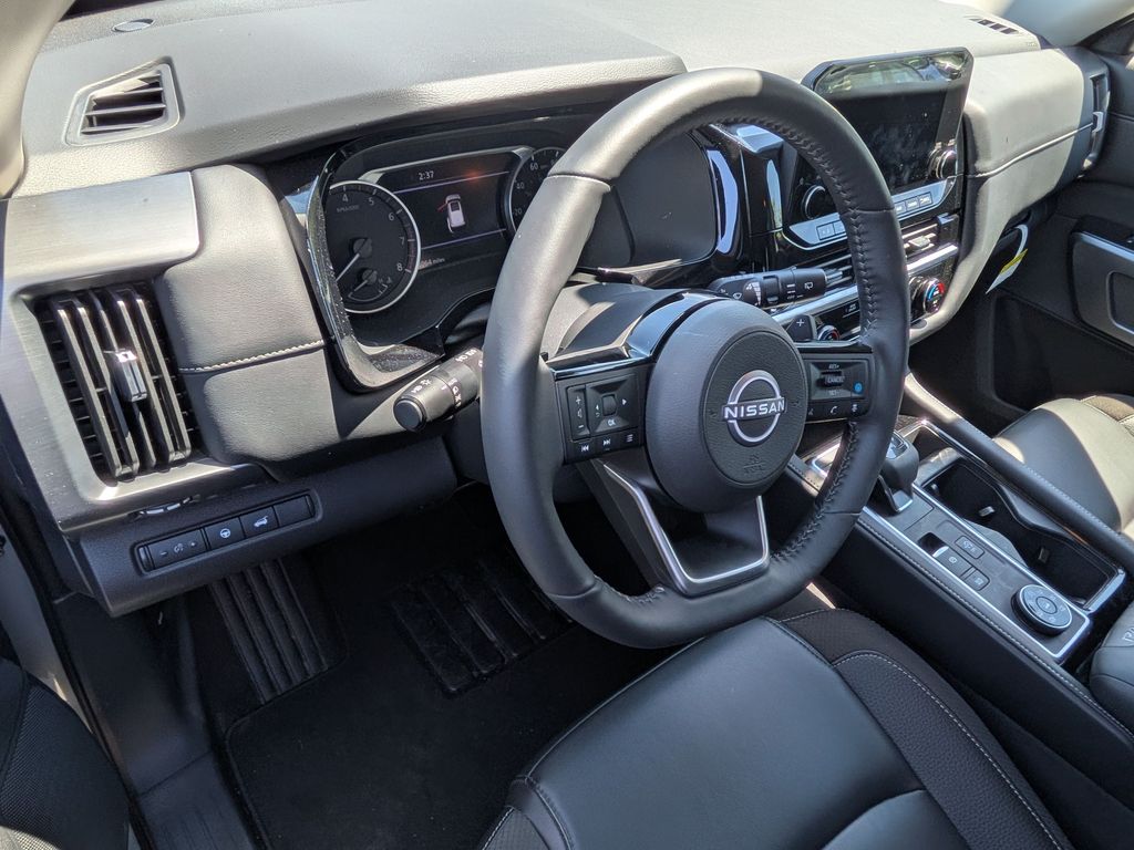 2025 Nissan Pathfinder SL - Photo 11