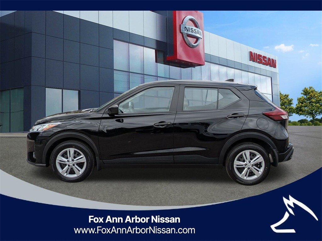 2024 Nissan Kicks S photo 2