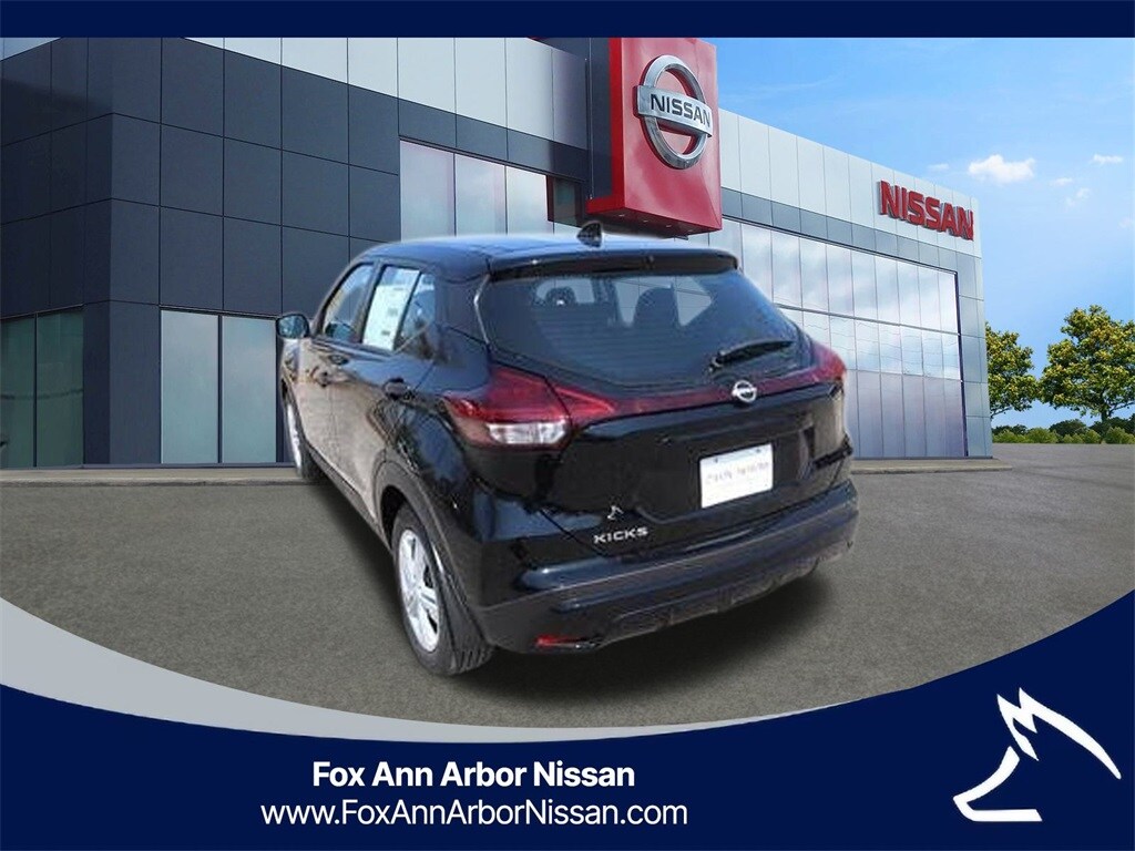 2024 Nissan Kicks S photo 3