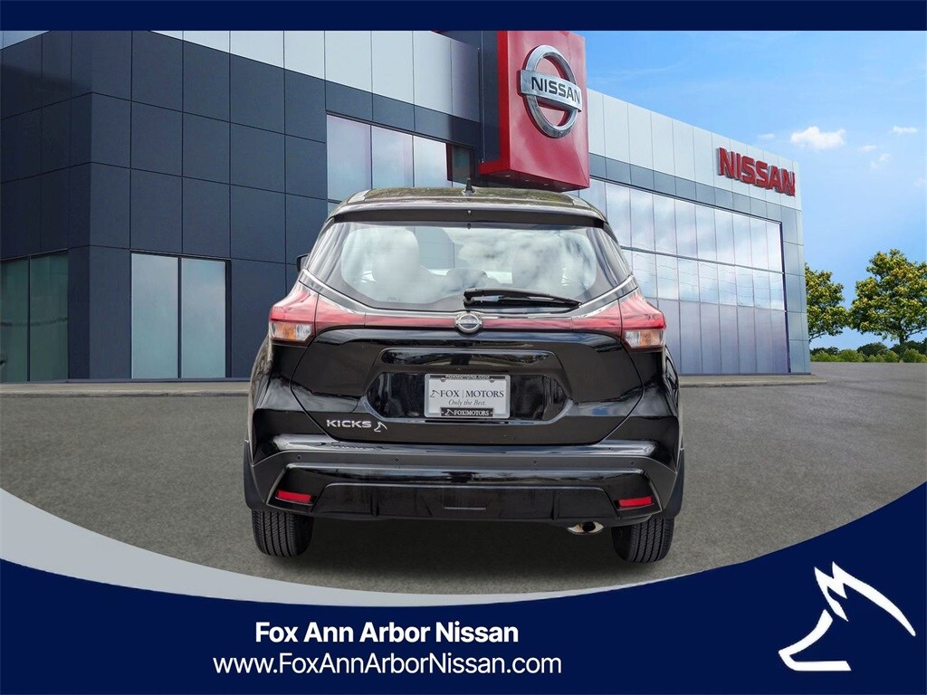 2024 Nissan Kicks S photo 4