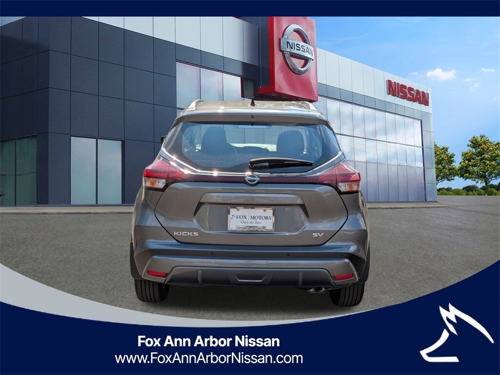 2024 Nissan Kicks SV photo 3