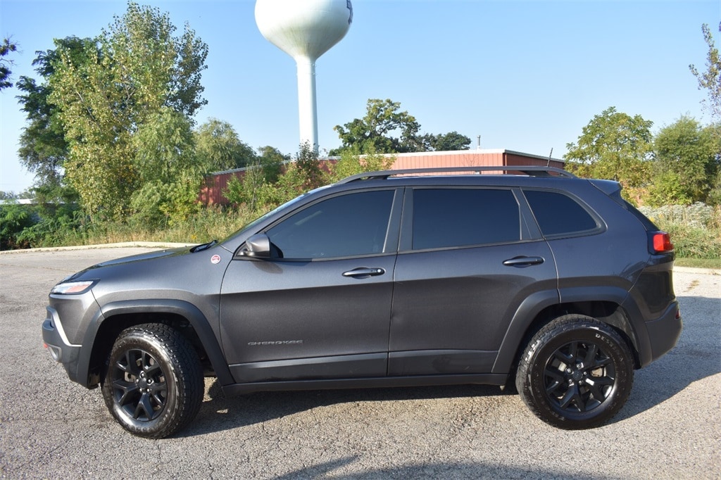 Used 2017 Jeep Cherokee Trailhawk with VIN 1C4PJMBS4HW590942 for sale in Antioch, IL