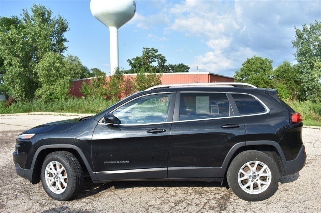 Used 2016 Jeep Cherokee Latitude with VIN 1C4PJMCS7GW317569 for sale in Antioch, IL