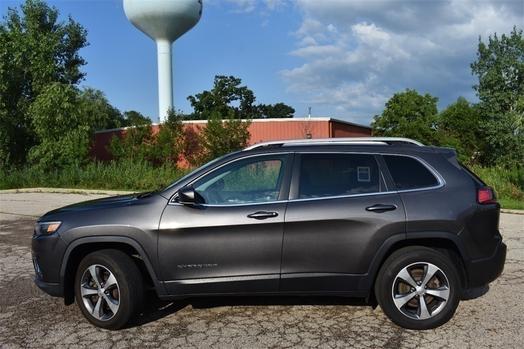 Used 2019 Jeep Cherokee Limited with VIN 1C4PJMDNXKD402581 for sale in Antioch, IL