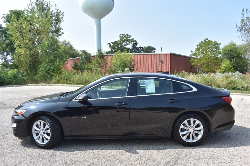 Used 2020 Chevrolet Malibu 1LT with VIN 1G1ZD5ST2LF062722 for sale in Antioch, IL