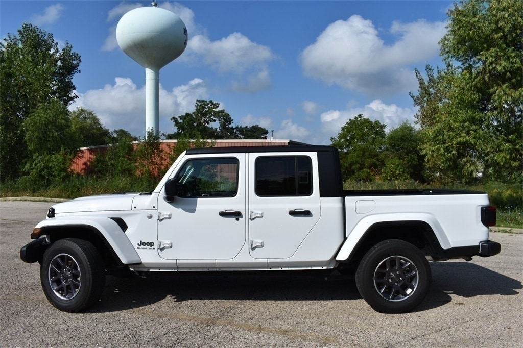 Used 2023 Jeep Gladiator Overland with VIN 1C6HJTFG9PL507288 for sale in Antioch, IL