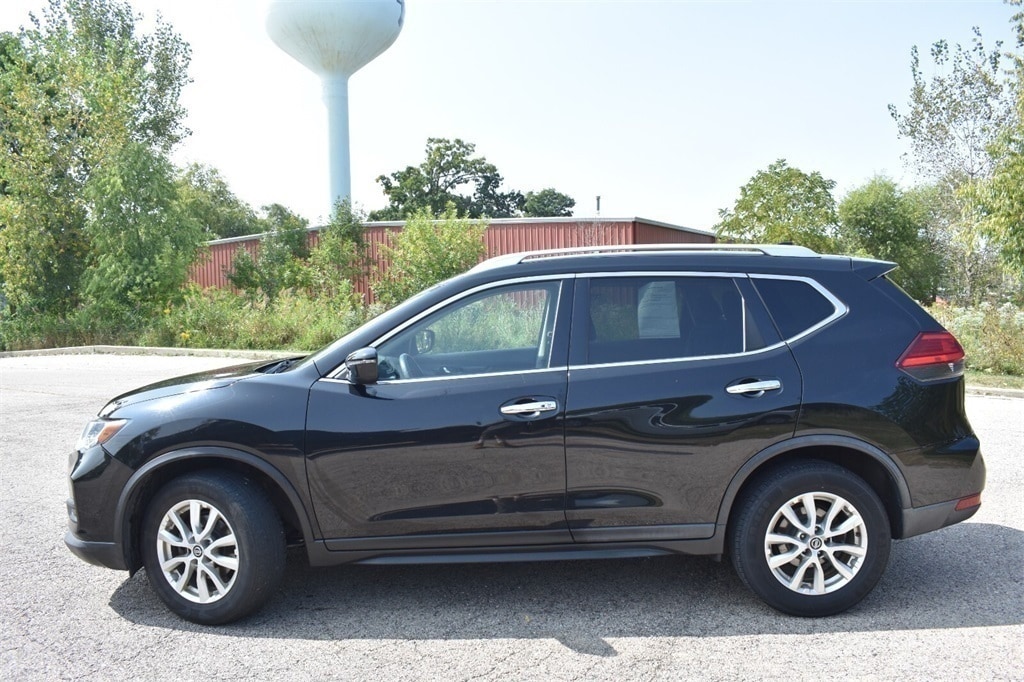 Used 2017 Nissan Rogue SV with VIN KNMAT2MV2HP539638 for sale in Antioch, IL