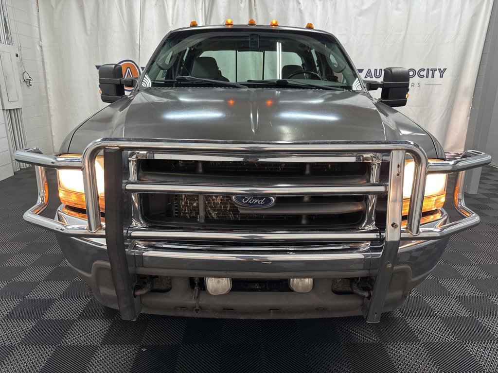 2004 Ford F-350 XLT photo 3