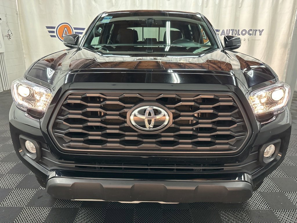 2022 Toyota Tacoma TRD Off-Road photo 3