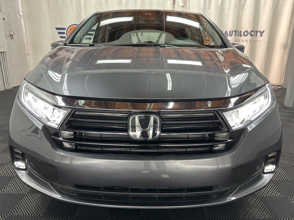 2024 Honda Odyssey Touring photo 3