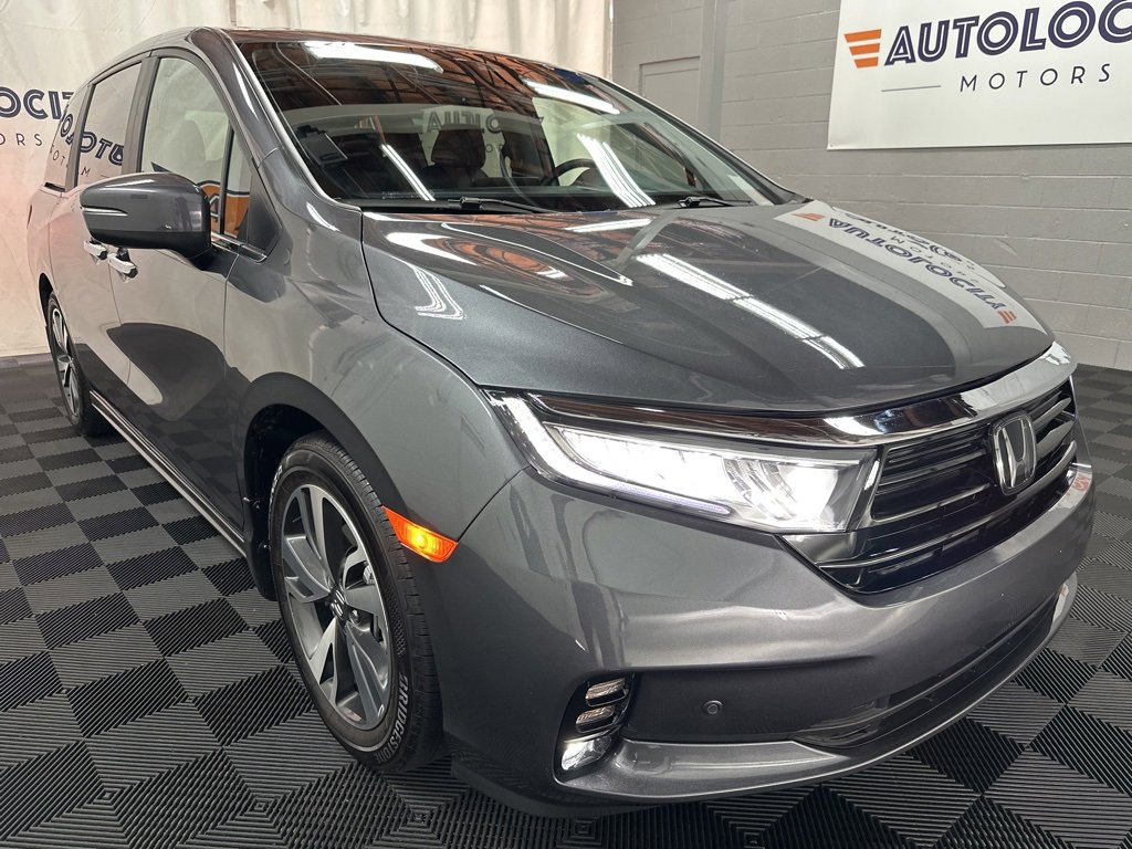 2024 Honda Odyssey Touring photo 2