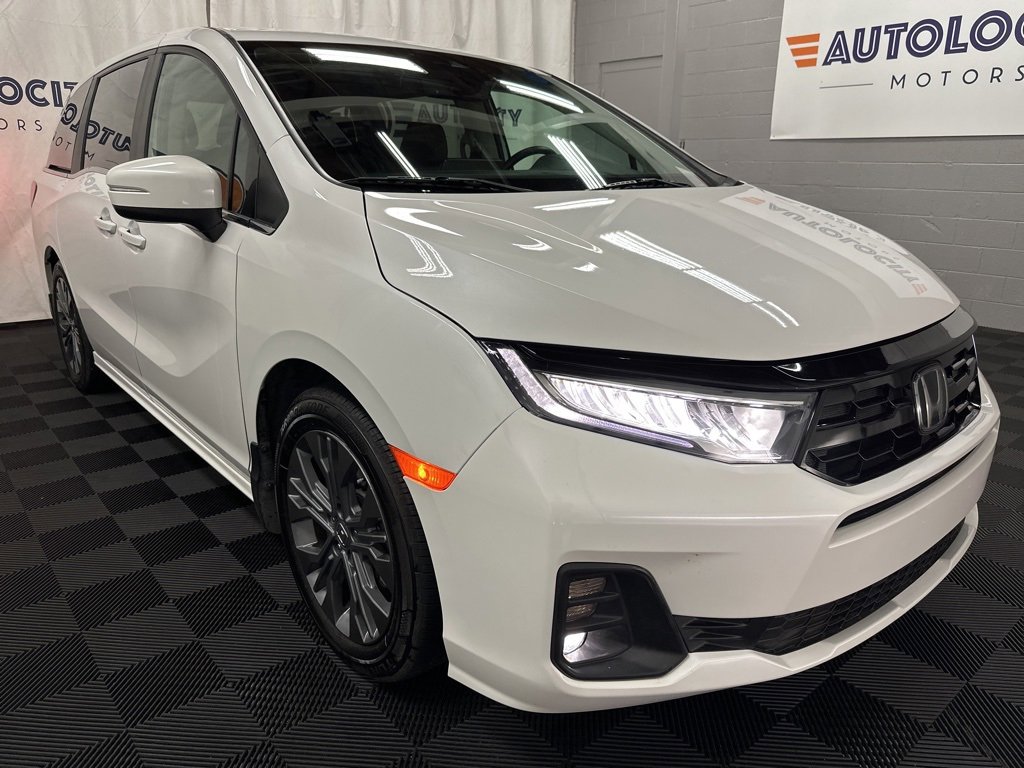 2025 Honda Odyssey Touring photo 2