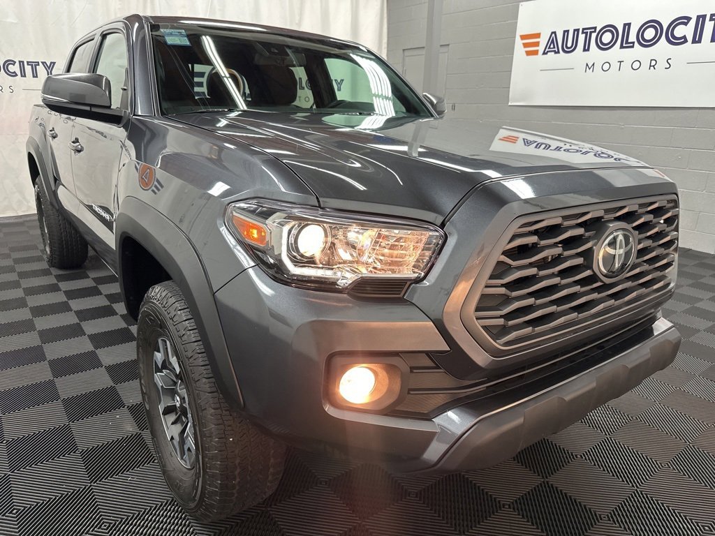 2023 Toyota Tacoma TRD Off-Road photo 2