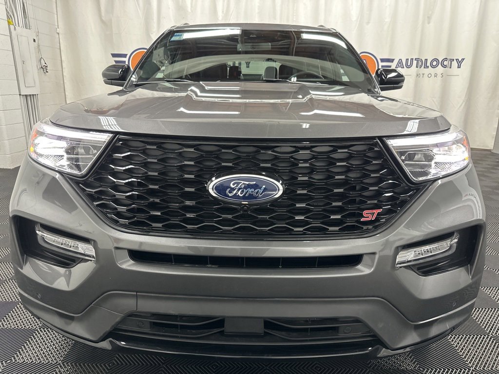 2024 Ford Explorer ST photo 3