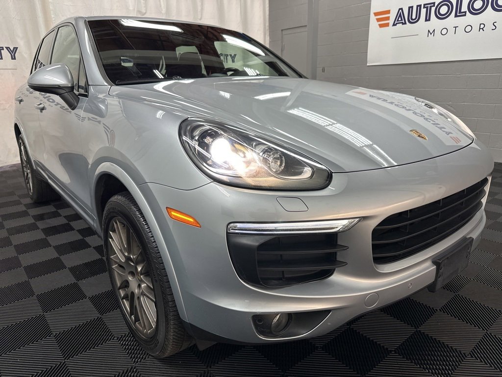 2018 Porsche Cayenne Platinum Edition photo 2