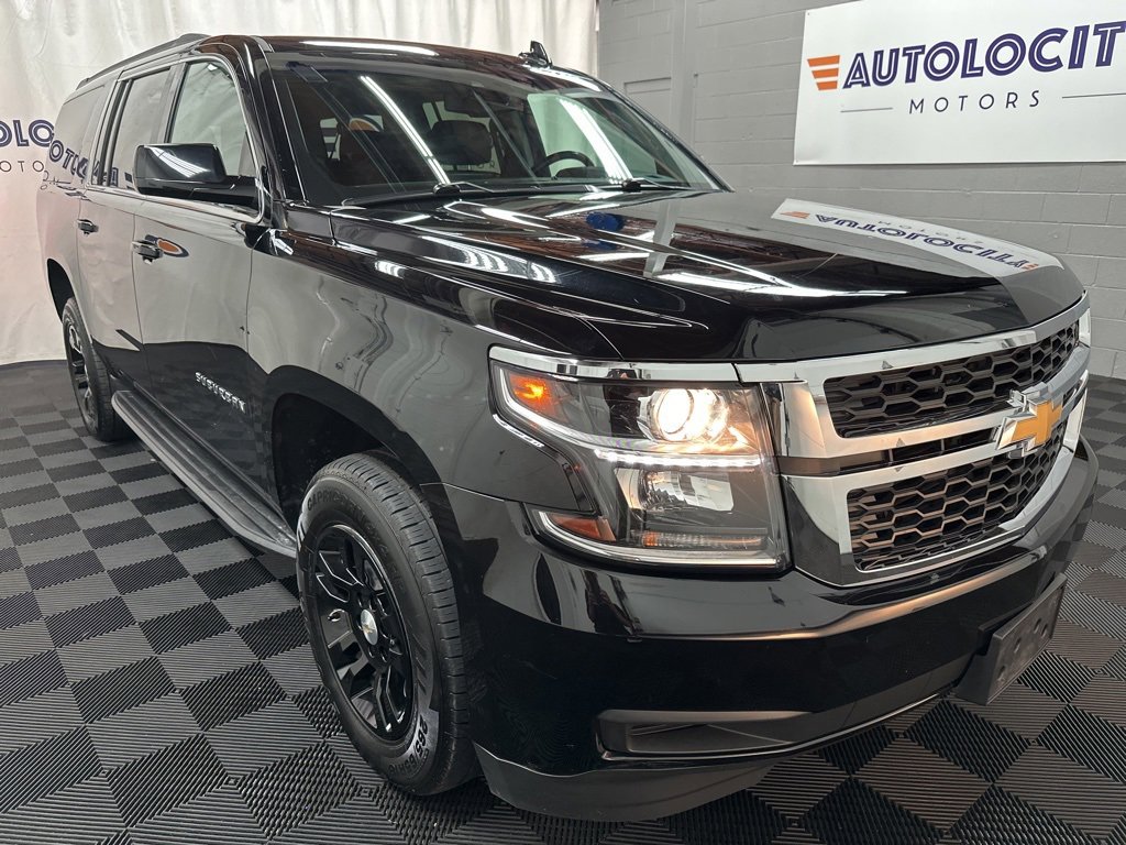 2019 Chevrolet Suburban LT photo 2