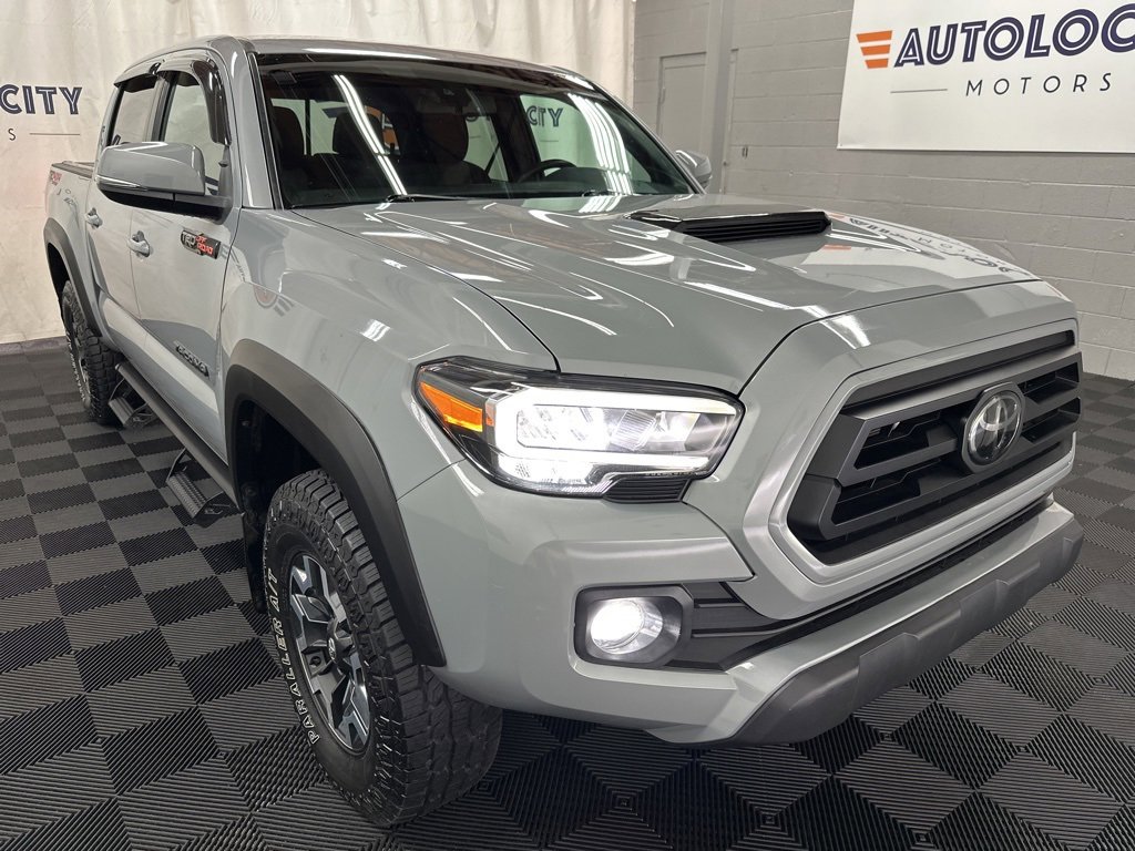 2021 Toyota Tacoma TRD Off-Road photo 2