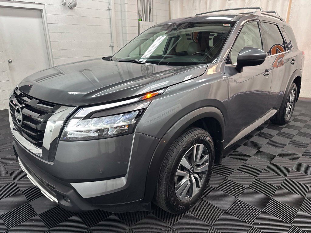 Used 2024 Nissan Pathfinder SL SUV
