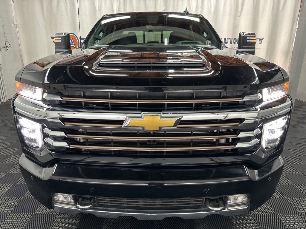 2023 Chevrolet Silverado 2500HD High Country photo 3