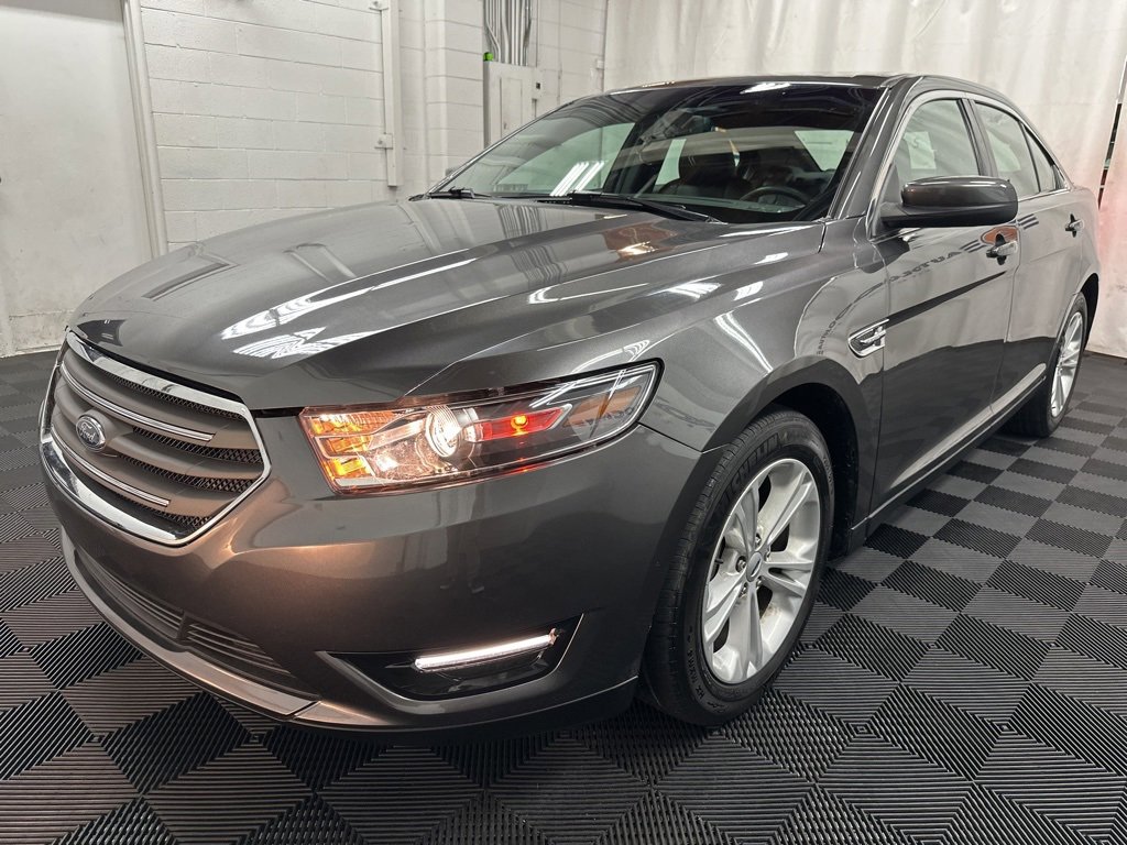 2018 Ford Taurus SEL photo 4