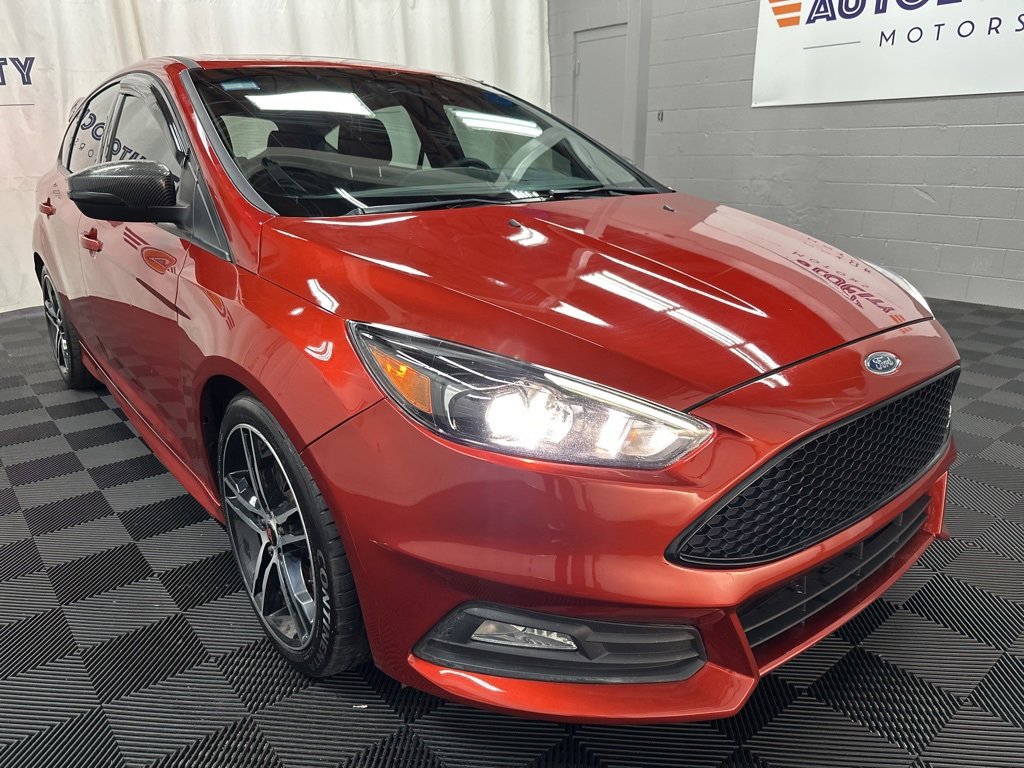 2018 Ford Focus ST photo 2