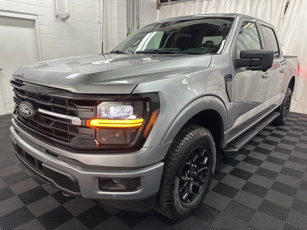 2024 Ford F-150 XLT photo 2