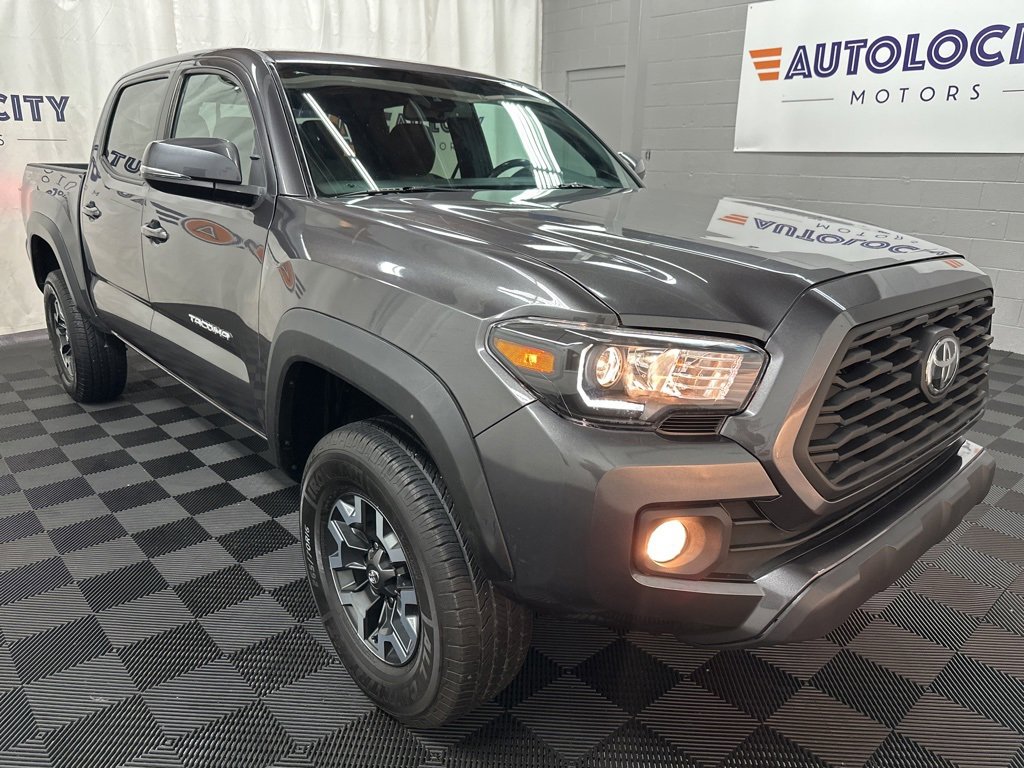 2021 Toyota Tacoma TRD Off-Road photo 2