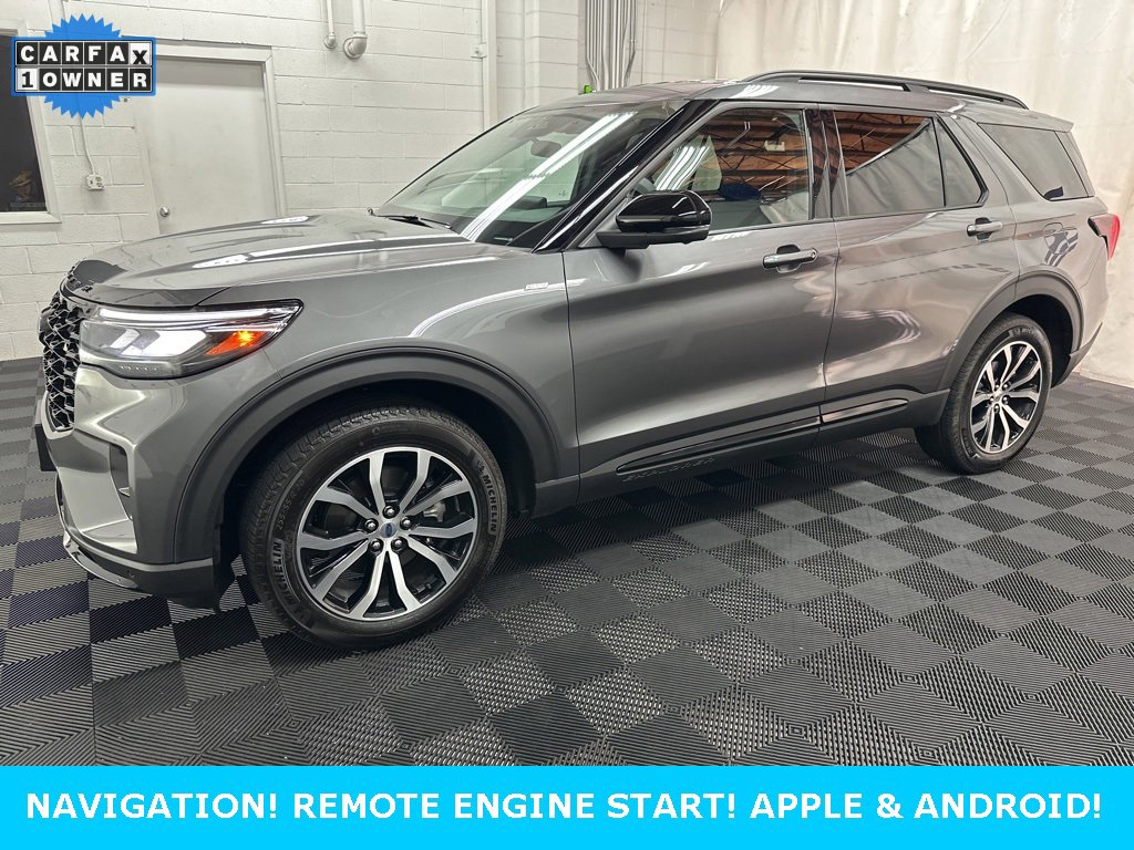 2025 Ford Explorer ST-LINE's photo