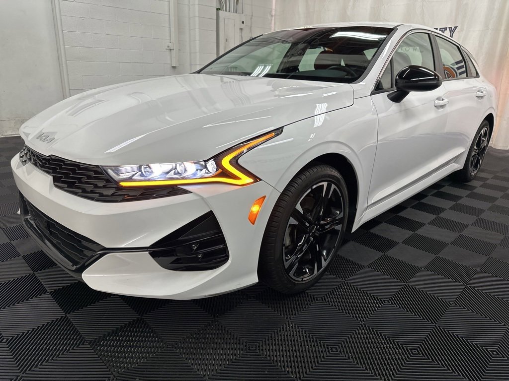 2023 Kia K5 GT-Line photo 3