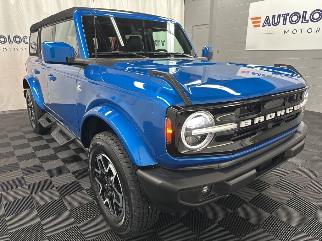 2024 Ford Bronco Outer Banks photo 2